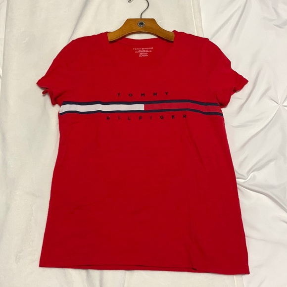 Tommy Hilfiger Women’s Tee - Picture 1 of 2